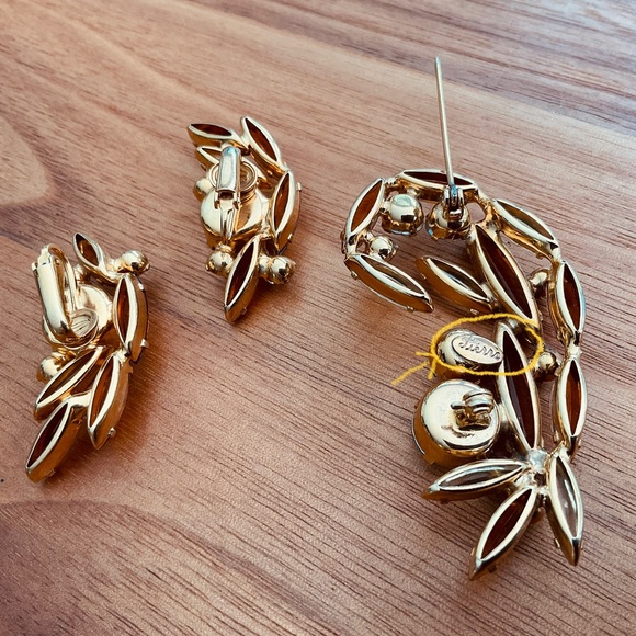 Ensemble de boucles d’oreilles et broche vintage. - Picture 2 of 3